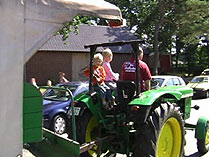 Fahrt mit Kutsche und
Oldtimer-Trecker